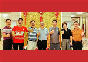 著名品牌策划专家李长征走进深圳市华发展建设集团时讲，深圳的发展就是中国经济的晴雨表!